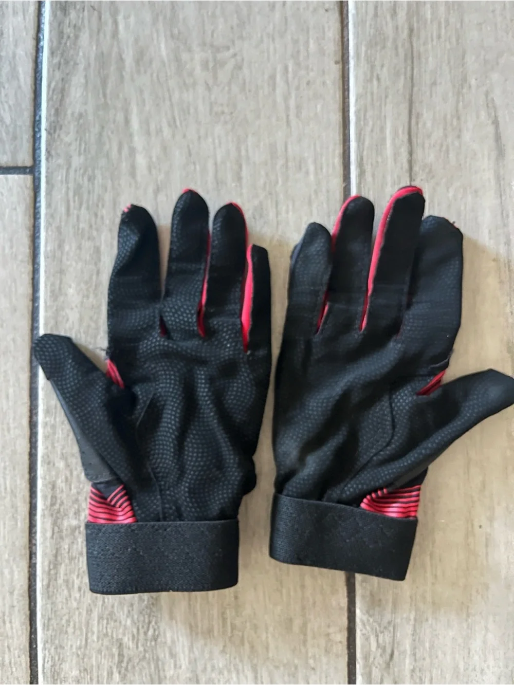 Under Armour Kids Black and Red Batting Athletic Gloves